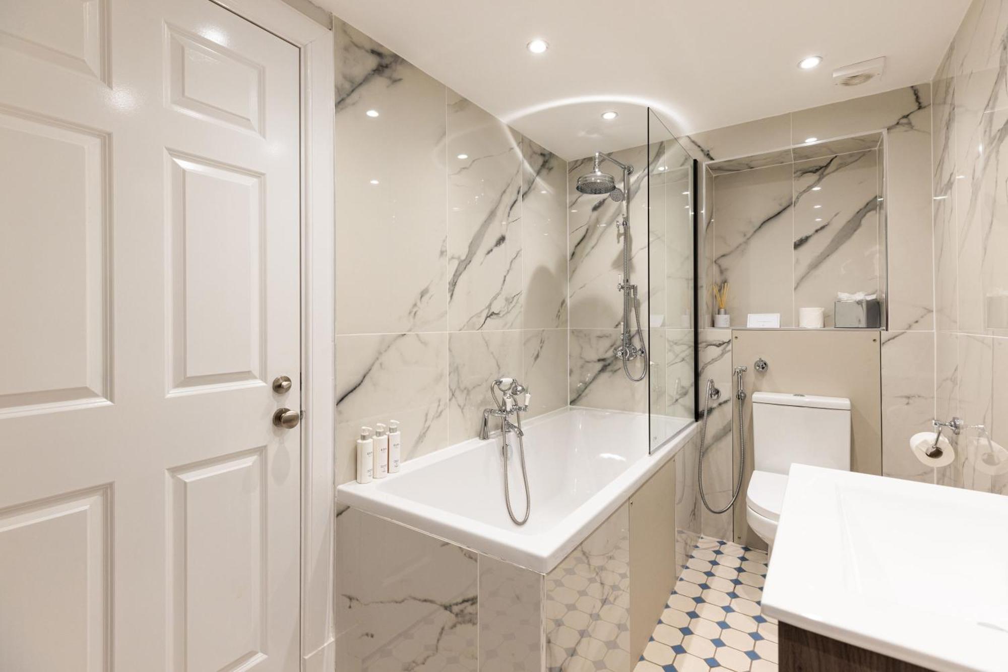 Righ Properties - Luxurious City Centre Three Bedroom Apartment Единбург Екстер'єр фото